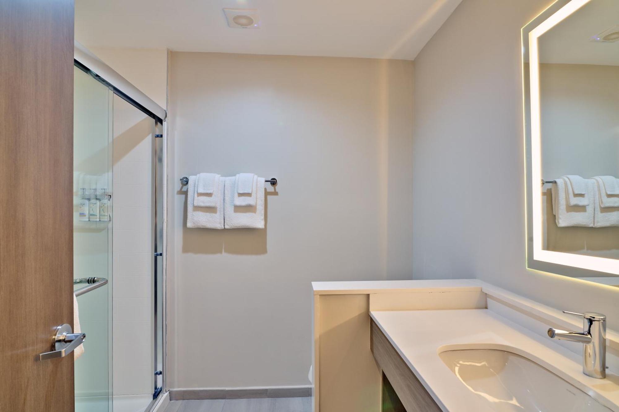 Holiday Inn Express & Suites Diamond By Ihg Stubbs Room photo
